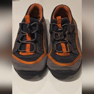Size 2 Northside Brille water shoes